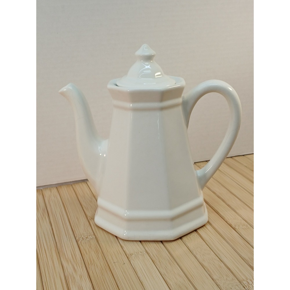 Pfaltzgraff Heritage White Coffee Pot Teapot with Lid USA Stoneware Display Only